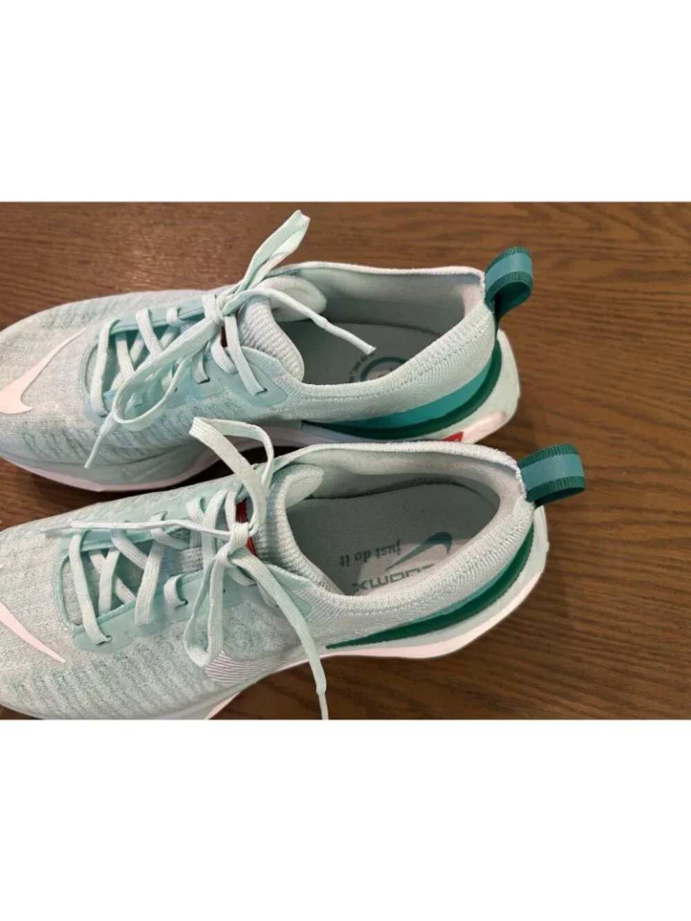 Nike ZoomX Invincible Run 3 Flyknit Women’s Size 9 Green Running Shoes Sneakers